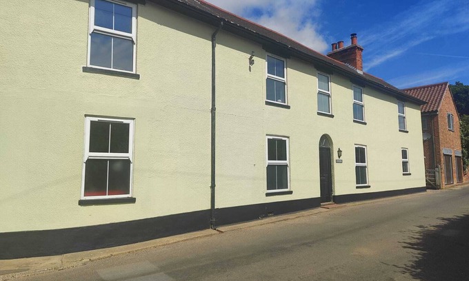 Martlesham Heath Casa | Sleep 8 unique period property close to the beach with village pub and shop
