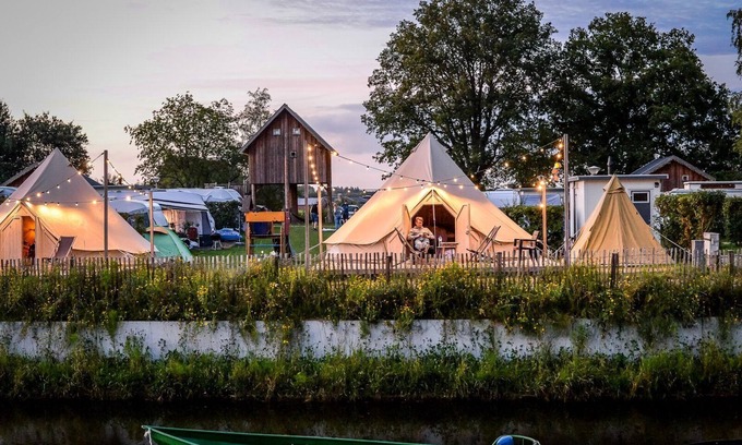 Notter Cabina | Sleep in this cozy bell tent at our cozy harbor!