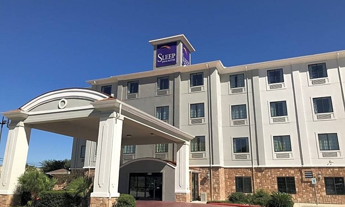 Wetmore Hotel | Sleep Inn & Suites at Six Flags