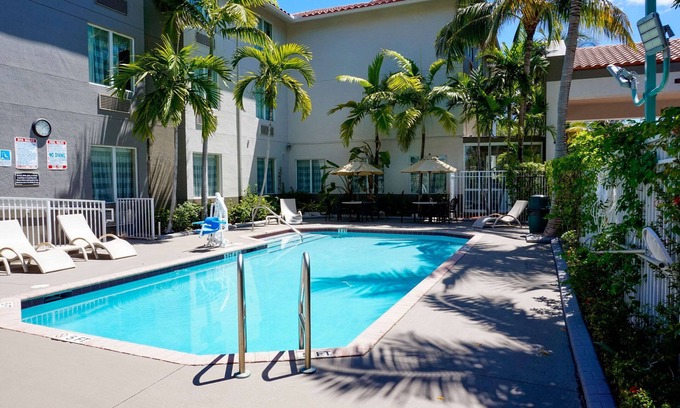 Dania Beach Hotel | Sleep Inn & Suites Fort Lauderdale Airport