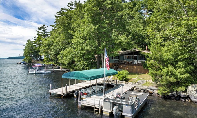 West Alton Cabina | Sleeper Island need boat dream cabin adventure lakefront family and pet friendly