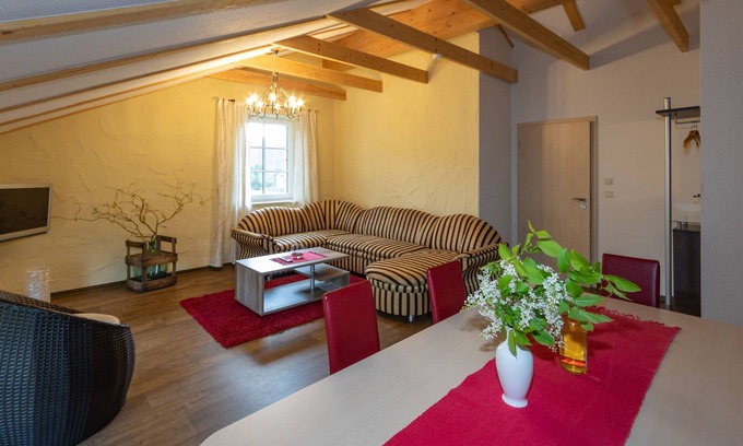 Burg Apartamento | Sleeping in the wine barrel 1, bedroom, living room/kitchenette, shower/WC - Fruit dreams Sleeping