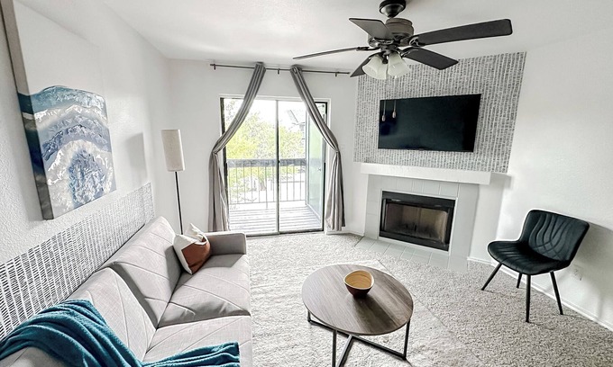 Windsor Park Apartamento | Sleepover: Airy 1BD/1BA + Gym - Austin TX