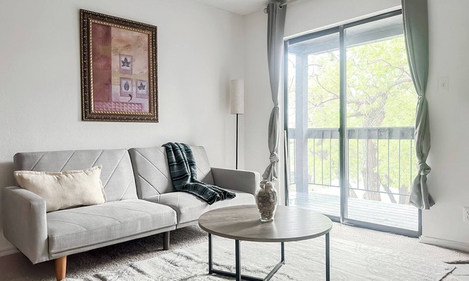 Windsor Park Apartamento | Sleepover : Charming 1BD/1BA + Gym - Austin TX
