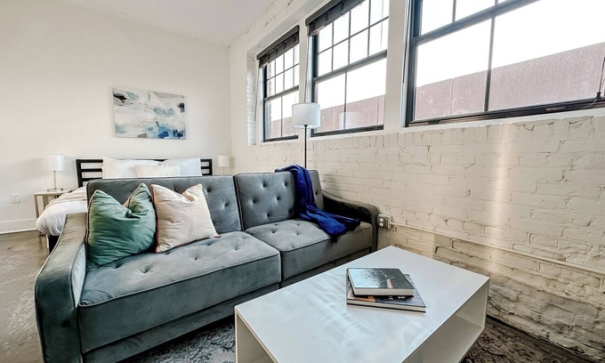 Downtown Wichita Apartamento | Sleepover: Elite Studio + Parking - Wichita