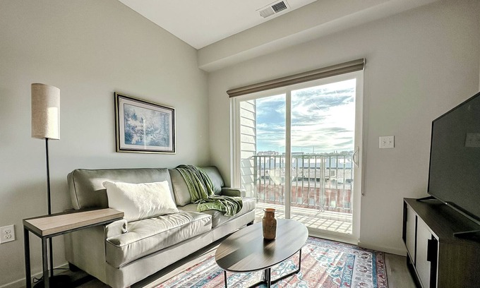 Downtown Omaha Apartamento | Sleepover: Hip 1BD/1BA + Balcony- Downtown Omaha