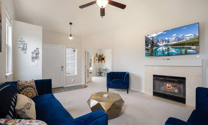Centennial Casa | Sleepover in Centennial large backyard near everything. Pets Welcome