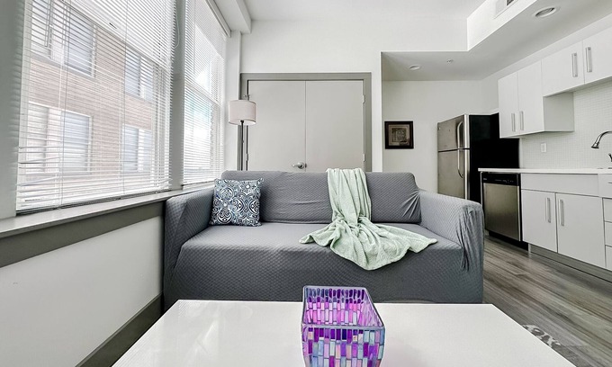 Springfield Apartamento | Sleepover: Radiant 1BD/1BA - Downtown Springfield