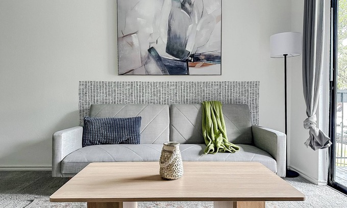 Windsor Park Apartamento | Sleepover : Spacious 1BD/1BA + Gym - Austin TX
