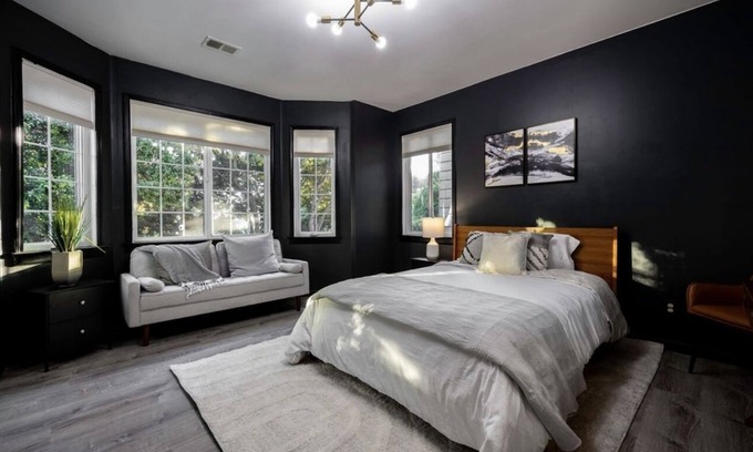 Miraloma Casa | Sleeps 10, 5 bedrooms and 5 bathrooms in Sunny San Francisco. Close to BART