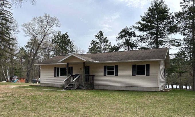 Hayward Cabina | Sleeps 10, Dog Friendly, Great Family Getaway!