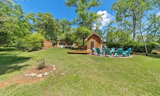 Milledgeville Casa | Sleeps 10, Kayaks, Man Cave, Great Water + MORE!
