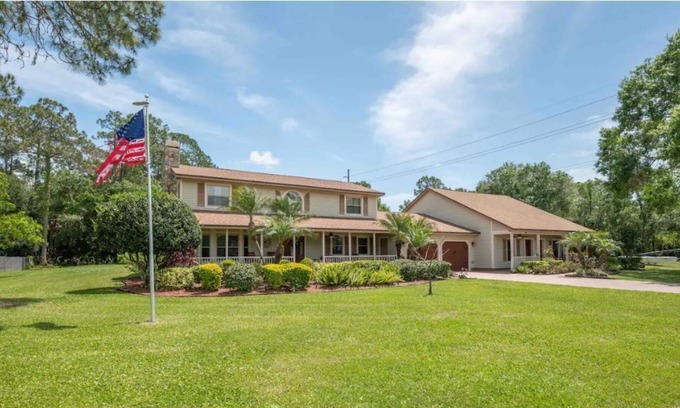 Westchase Casa | Sleeps 10 / pet friendly/pool/plus game room