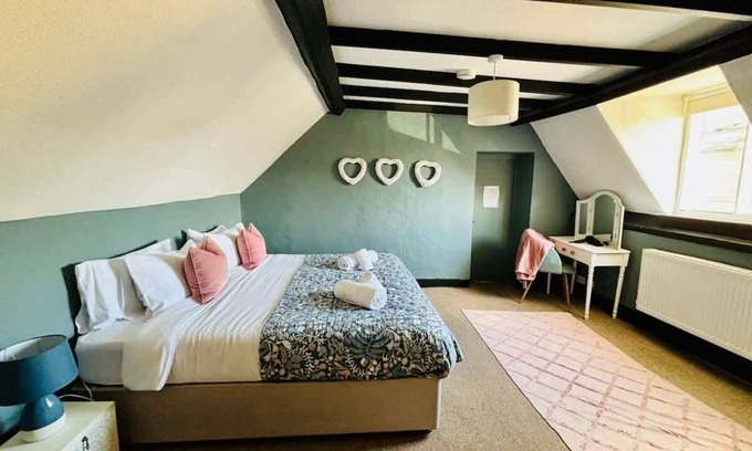 Moreton-in-Marsh Apartamento | Sleeps 10 with private garden