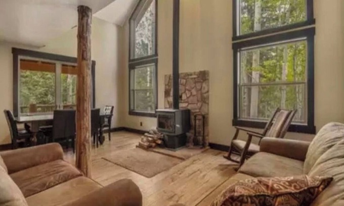 Mammoth Creek Cabina | Sleeps 11 - Spacious cabin getaway 1-mile from Panguitch Lake
