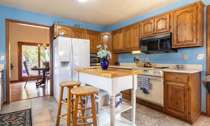 Lawrence Casa | Sleeps 12! Private 3+ Bdrm Home - Backyard Oasis!