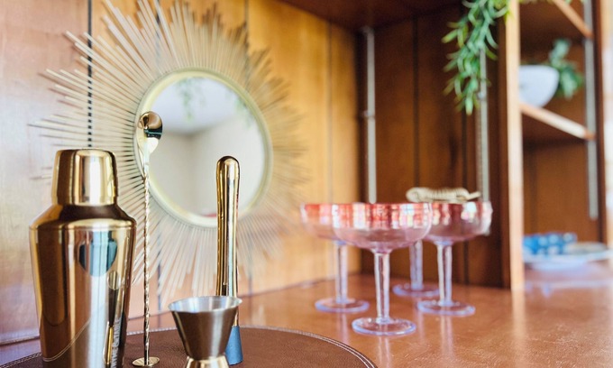 Park Forest Village Casa | Sleeps 12/Mid-Century Cool/Minutes to Stadium