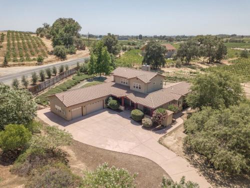 Shenandoah Valley Casa | Sleeps 12 Pet Friendly Next to Amador Top Wineries