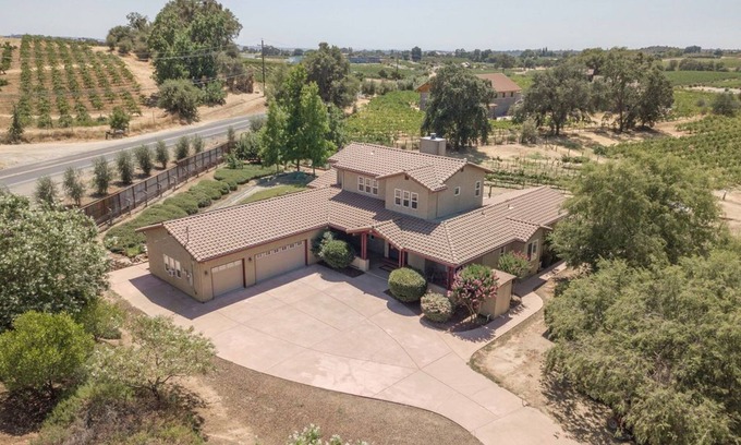 Shenandoah Valley Casa | Sleeps 12 Pet Friendly Next to Amador Top Wineries