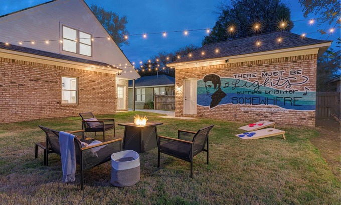 Vollintine-Evergreen Casa | Sleeps 12 - Shuffleboard Fire Pit Near Beale St