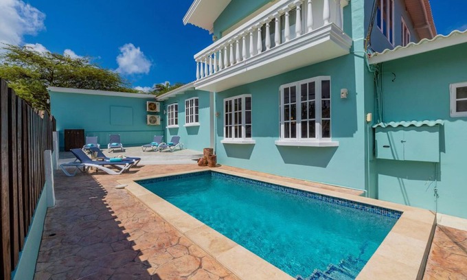 Boegoeroei Villa | ~Sleeps 12 ~Spacious ~Private Pool ~Great Location