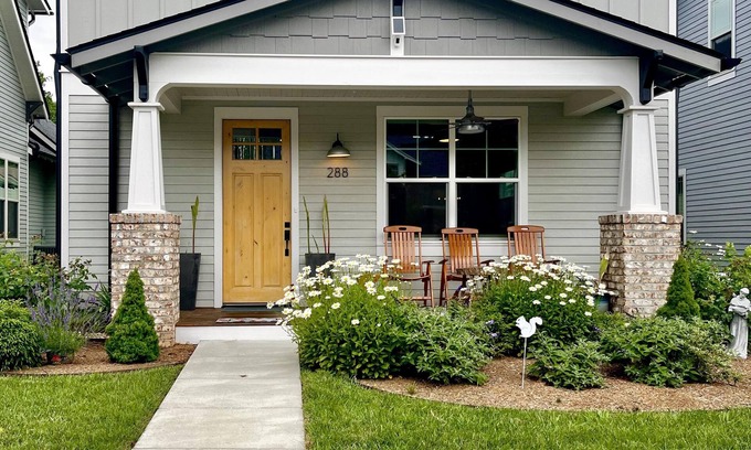 Brevard Casa | Sleeps 12, Stunning 4BR/4.5Bath Walking distance to downtown Brevard/ trails