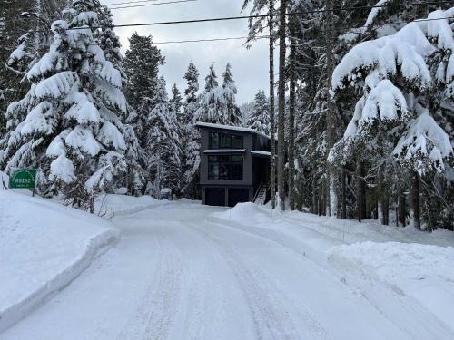 Government Camp Casa | Sleeps 14 Hot Tub Sauna Fire Pit Stunning Views