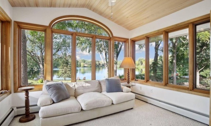 Fridley Casa | Sleeps 14 | Lake | Hot Tub | Paddle Boat | Kayaks |