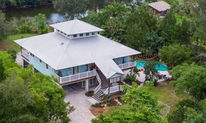 Greenacres Casa | Sleeps 15 - Hidden Bleu Tropical Mansion