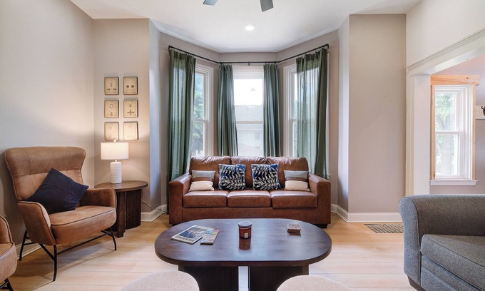 Brewers Hill Casa | Sleeps 16 4 bedroom 4 bath 1.5 mi to Fiserv Hot Tub Arcade Theater Chefs Kitchen