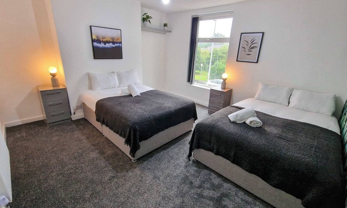 Clayton Casa | Sleeps 16 Etihad/Co-Op Live home by City SuperHost