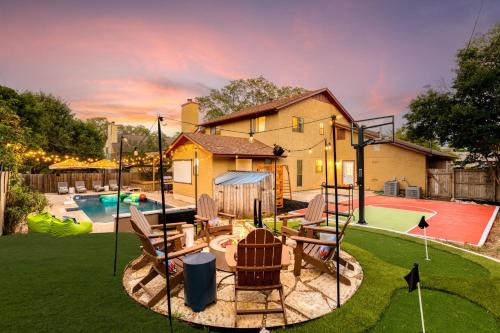 San Antonio Casa | Sleeps 18-Basketball Court-Pool-Playground-Games