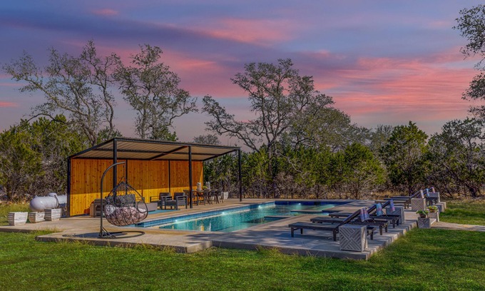 Dripping Springs Casa | Sleeps 18, Football Fave, Pool, Hot Tub, Fire Pits