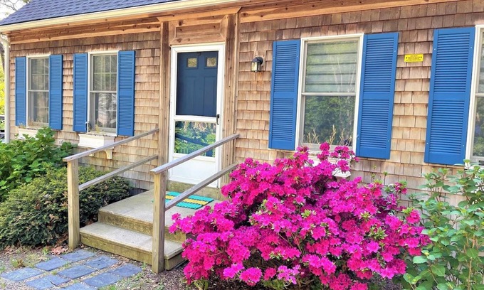 Eastham Casa | Sleeps 2-8/Soaking Tub/FirePit~Burrows