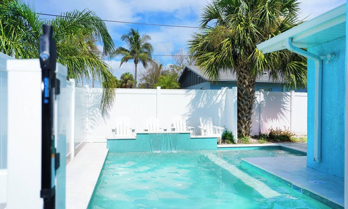Indian Rocks Beach Casa | Sleeps 20 8BR, 2 Hot Tubs, Heated Pool near beach