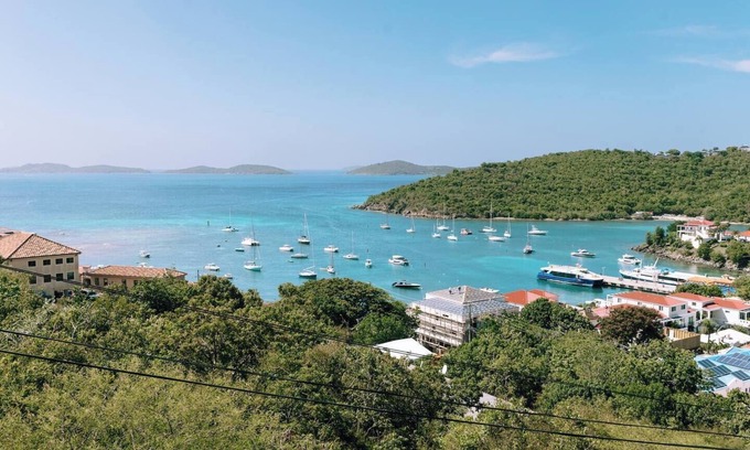 Contant Farms Casa | Sleeps 20 /The Flamingo House /walk to town +beach