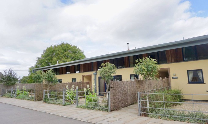Chedworth Casa | Sleeps 22, 11 Bedrooms, Dogs Welcome, No Smoking, Wood burner, Wi-Fi, Garden, Games Room
