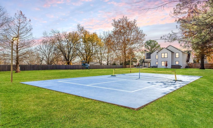 Broken Arrow Casa | Sleeps 22—Pickleball~Hot Tub~Pool Table~Games