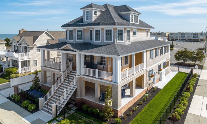 Stone Harbor Casa | Sleeps 24 - 90 steps to the Beach!