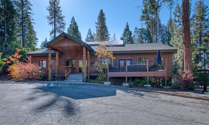 Musick Ridge Cabina | Sleeps 26 people.. 1 of a kind Lodge... Large families, team bonding, retreats!