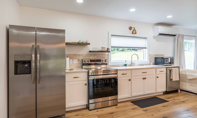 Millersburg Casa | Sleeps 4, Amish Country, gorgeous and relaxing.
