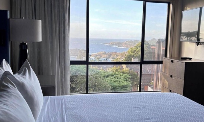 Carmel Highlands Condominio | Sleeps 4, Oceanview Suite From Private Balcony!!