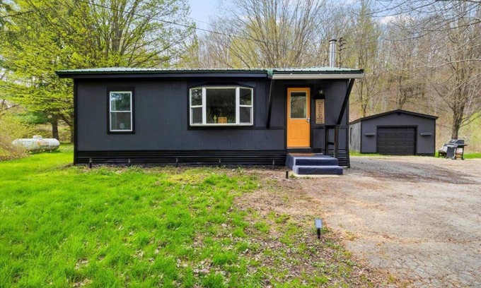 Naples Cabina | Sleeps 4 | Pet Friendly | Fire Pit