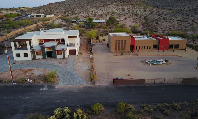 Apache Junction Casa | ** Capacidad para 50 personas 12 habitaciones 10 baños 12400 pies cuadrados (2) 5 estrellas Reunion familiar