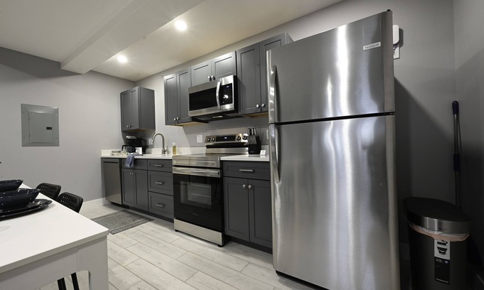 Bellaire Condominio | Sleeps 5, boat parking, washer/dryer WiFi, NEW!