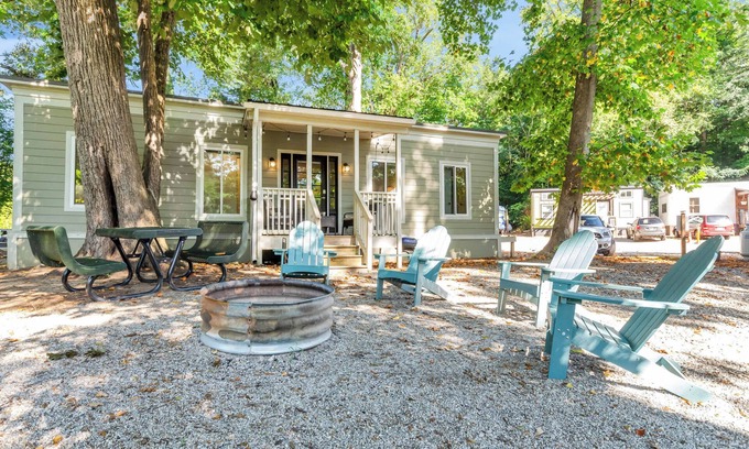 Greenville Cabina | Sleeps 5 on the River, Close to DT