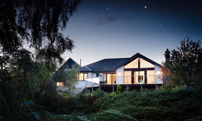 Aviemore Casa | sleeps 6 in 1 double bedroom, 1 twin (or superking), 1 full size bunk bed.
