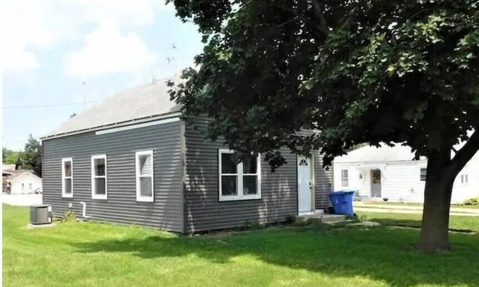 Jefferson Casa | Sleeps 6. Pets welcome. Wi-Fi. 3 bedroom house