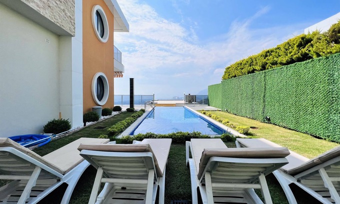 Seki Villa | Sleeps 8 Comfortable and Modern Villa - AWZ282