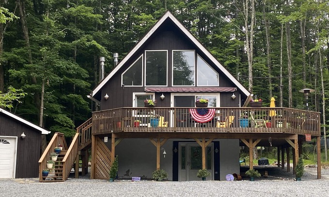 Hamlin Chalet De Esquí | Sleeps six humans + two dogs!